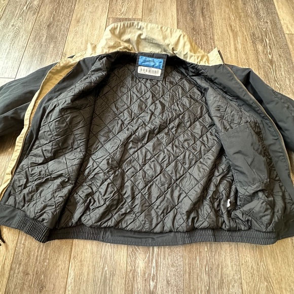 NWOT Cintas Classic Lined Jacket with pockets Size Large excellent condition. - Picture 9 of 10